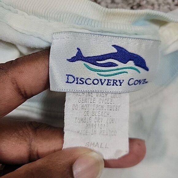 Vintage Sea World T-Shirt Adult Small Dolphins Fish Print Graphic Discovery Cove - Picture 3 of 11